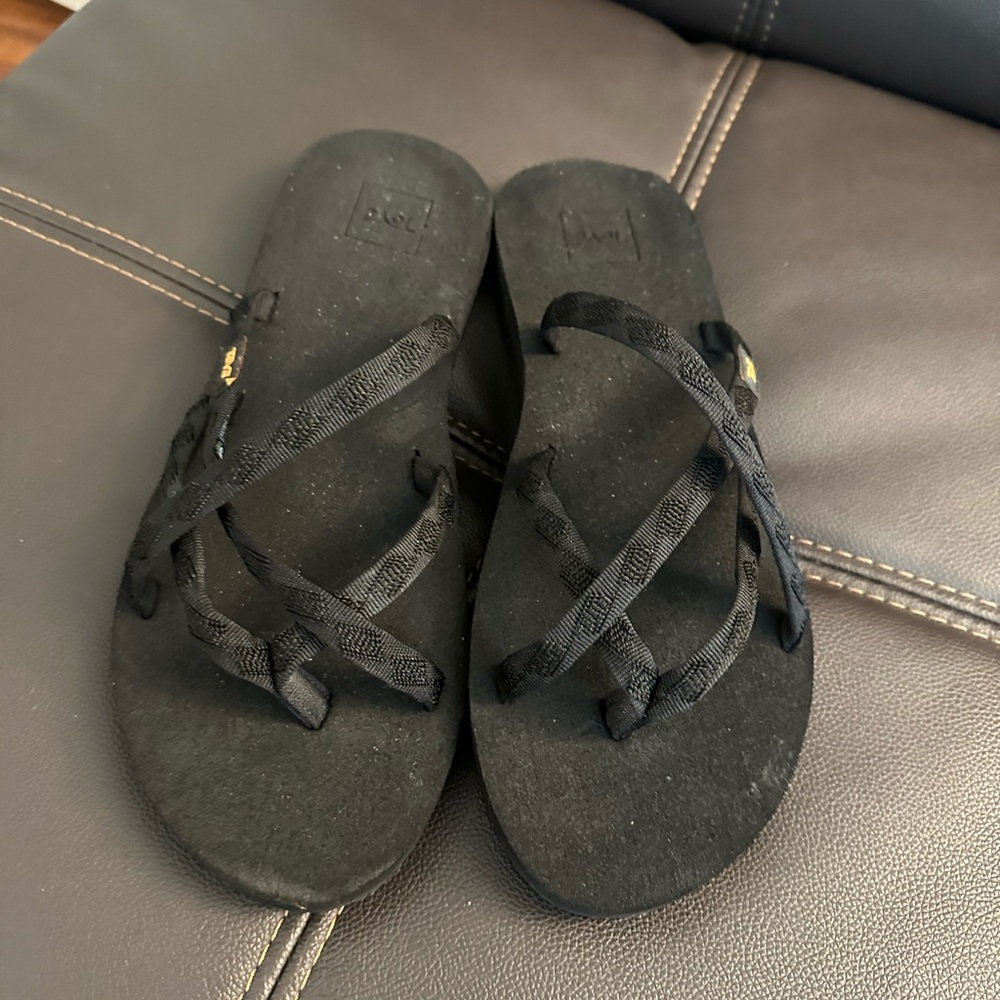 NWOT -Teva Olowahu style flip flop sandals size 11